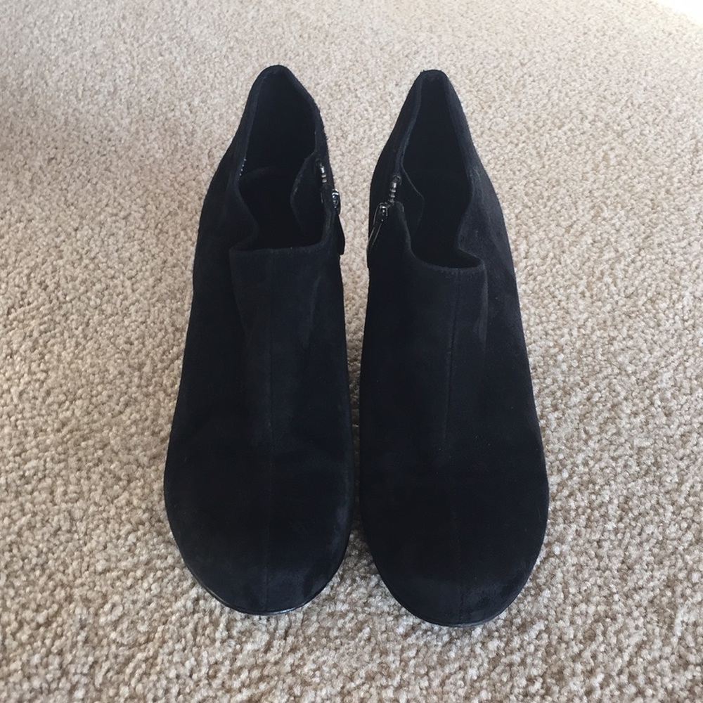Vince Camuto Suede Booties, size 8